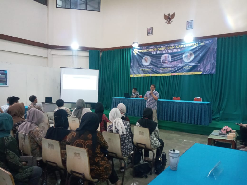 Santri menghafal Al-Qur’an bersama guru tahfidz AfterSchola